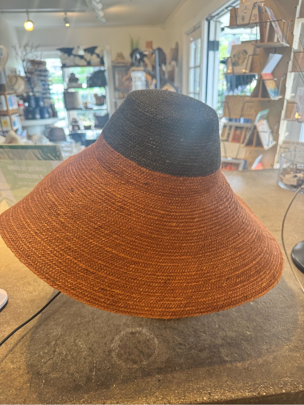 Two-Tone Wide-Brim Straw Sun Hat in Black and Rust